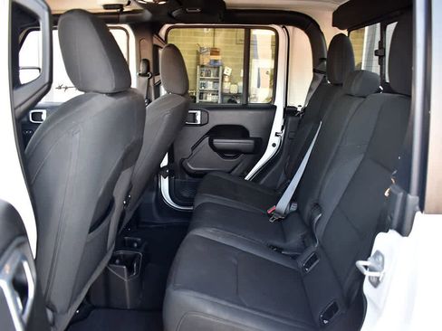Used 2022 Jeep Gladiator Sport image 6