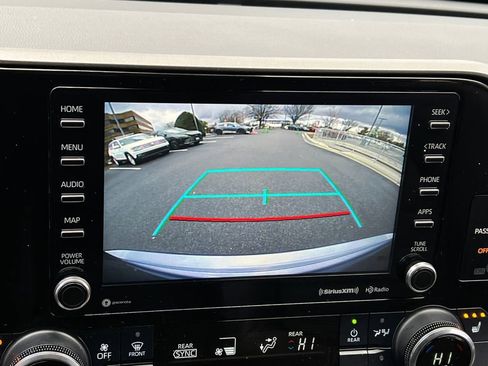 Used 2022 Toyota Highlander XLE image 21