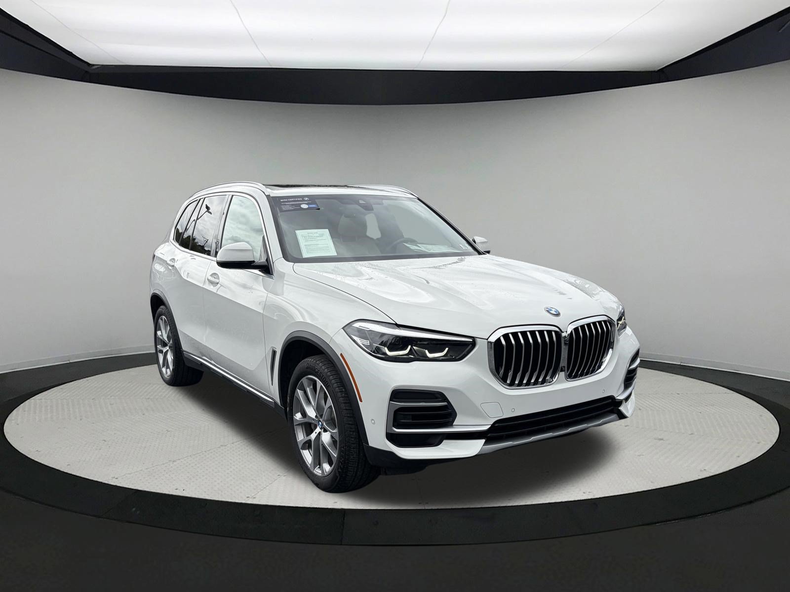 Certified 2022 BMW X5 xDrive40i w/ Premium Package AWD/4WD image 3