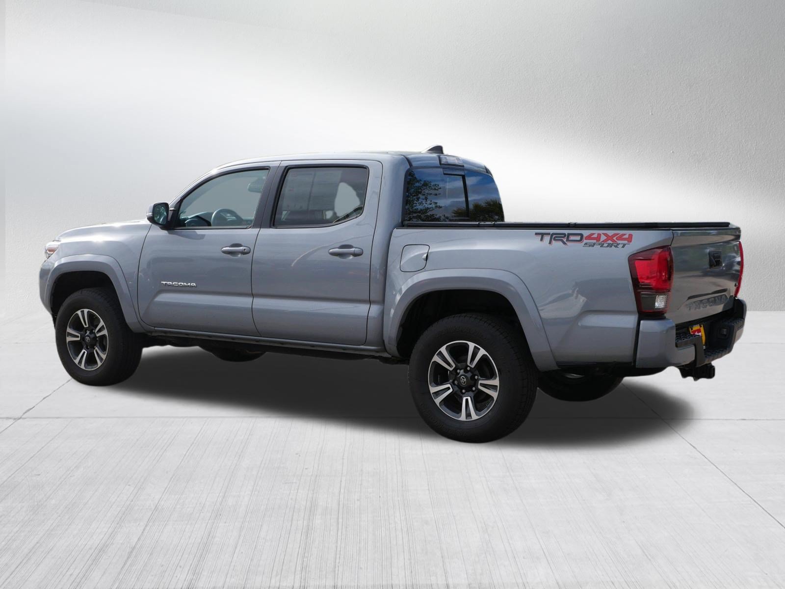 Used 2018 Toyota Tacoma TRD Sport AWD/4WD image 5