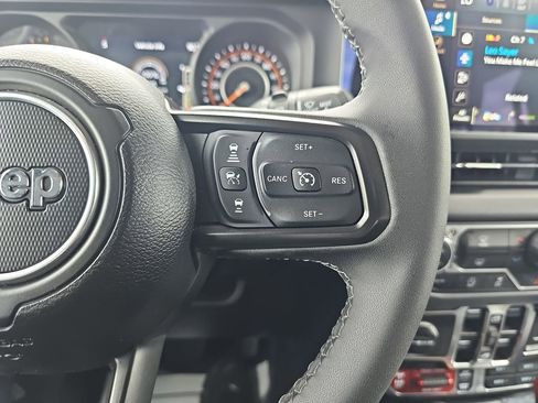 Used 2025 Jeep Wrangler Unlimited Rubicon AWD/4WD image 22