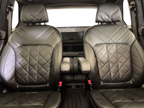 Used 2024 BMW X7 xDrive40i w/ M Sport Package image 28