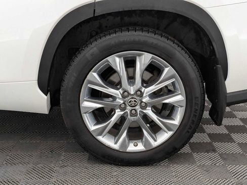 Used 2021 Toyota Highlander Limited image 14