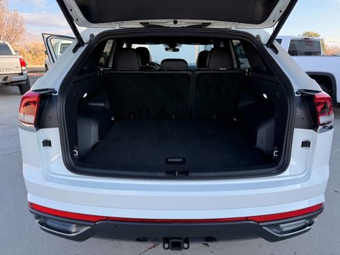 Used 2025 Volkswagen Atlas Cross Sport SE image 26