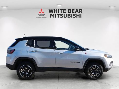 Used 2025 Jeep Compass Trailhawk AWD/4WD image 6