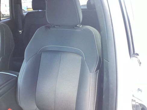 Used 2025 Jeep Grand Cherokee Laredo w/ Luxury Tech Group I AWD/4WD image 11