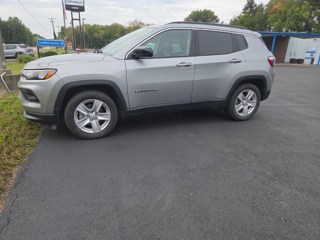 Used 2022 Jeep Compass Latitude w/ Convenience Group FWD image 2