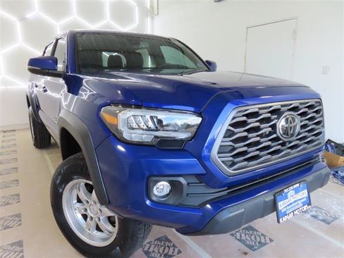 Used 2023 Toyota Tacoma TRD Off-Road w/ TRD Premium Off Road Package AWD/4WD image 2