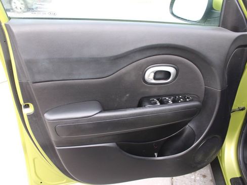 Used 2017 Kia Soul + image 17