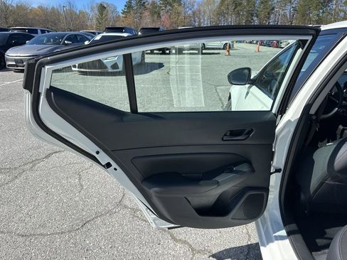 Used 2024 Nissan Altima 2.5 S image 23