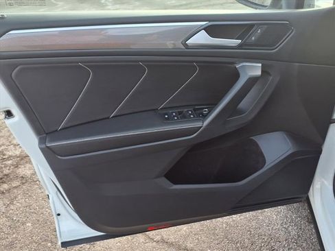 Used 2023 Volkswagen Tiguan SE R-Line image 50