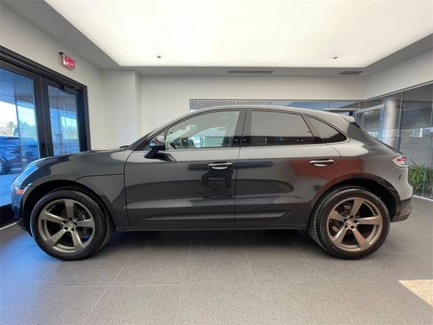 Used 2025 Porsche Macan image 2