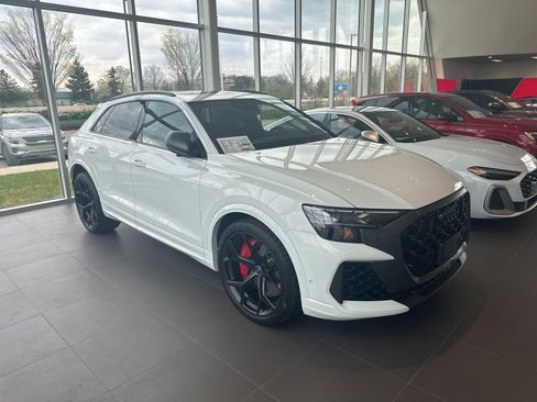 Used 2025 Audi RS Q8 performance image 3