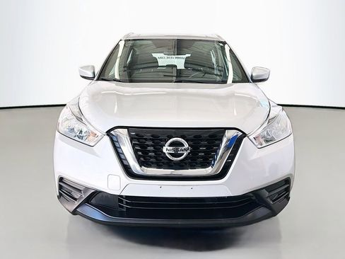 Used 2018 Nissan Kicks SV image 3