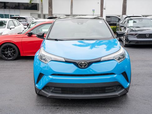 Used 2019 Toyota C-HR XLE image 2