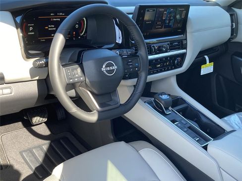 New 2026 Nissan Pathfinder SL image 11