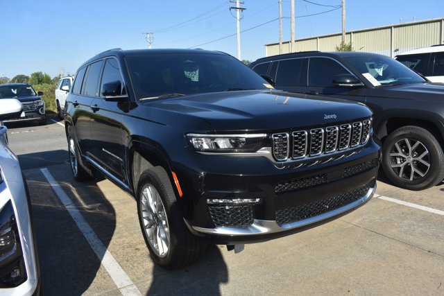 Used 2023 Jeep Grand Cherokee L Summit w/ Luxury Tech Group V AWD/4WD image 3