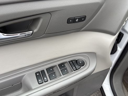 Used 2017 GMC Acadia Limited SLT FWD image 16