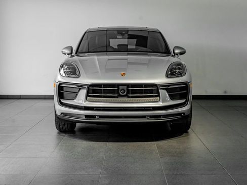 Certified 2026 Porsche Macan AWD/4WD image 10