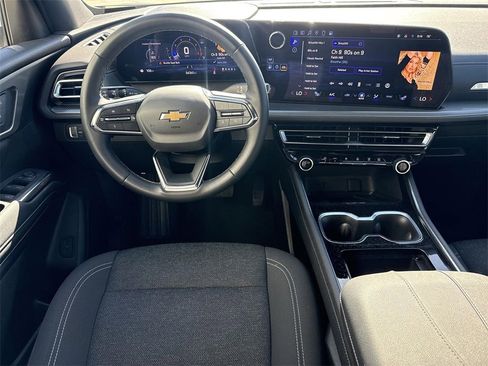 Used 2024 Chevrolet Traverse LT image 18