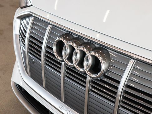 Used 2022 Audi e-tron Premium image 26