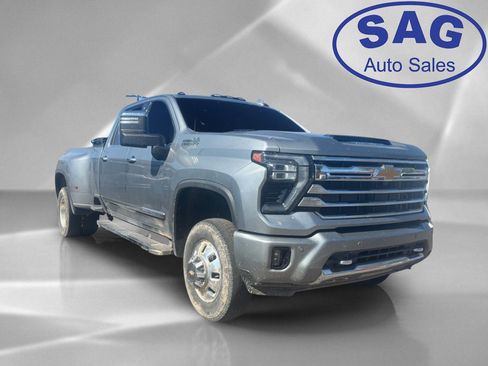 Used 2024 Chevrolet Silverado 3500 High Country AWD/4WD image 2