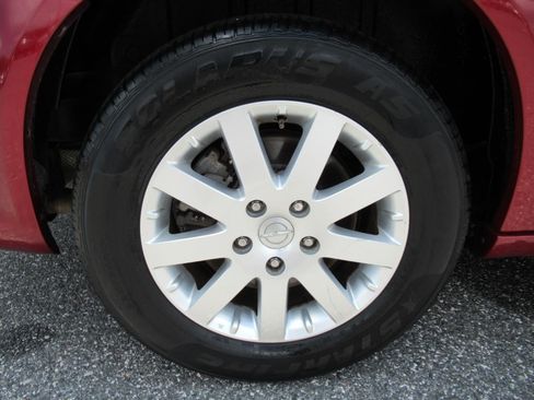 Used 2015 Chrysler Town & Country Touring FWD image 8