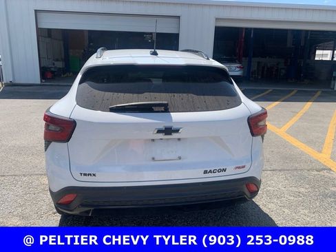 Used 2025 Chevrolet Trax RS w/ Driver Confidence Package FWD image 6