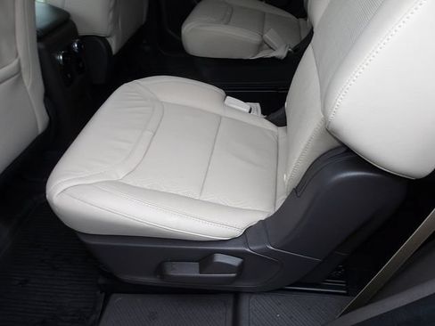 Used 2023 Ford Explorer Platinum w/ Technology Package AWD/4WD image 15