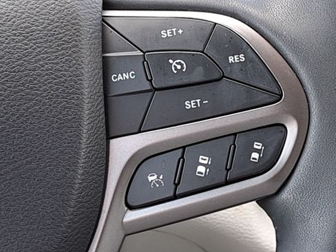 Used 2021 Jeep Cherokee Limited w/ Elite Package FWD image 18