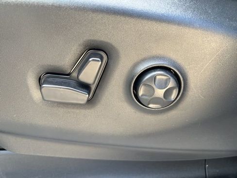 Used 2024 Chrysler Pacifica Touring-L FWD image 18