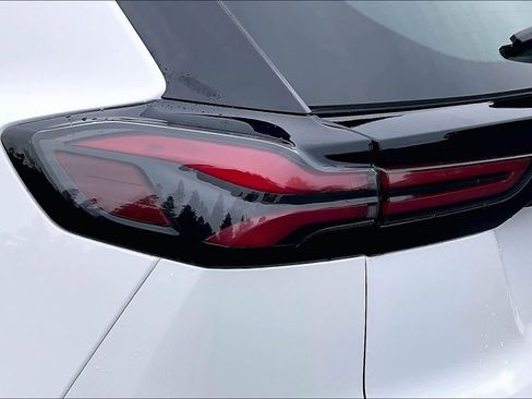 Used 2023 Chevrolet Bolt EUV LT w/ Convenience Package image 31