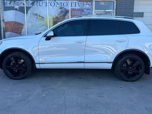 Used 2013 Volkswagen Touareg Sport image 6