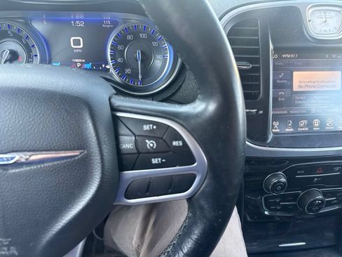 Used 2017 Chrysler 300 Limited RWD image 10