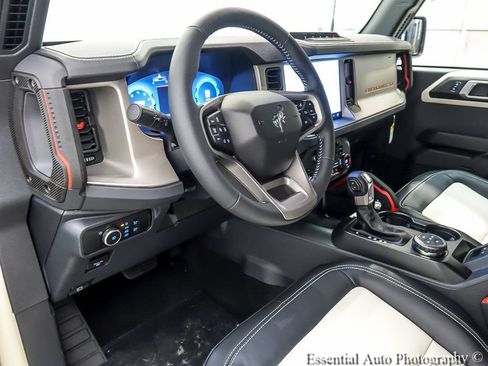 New 2026 Ford Bronco Outer Banks w/ Sasquatch Package AWD/4WD image 9
