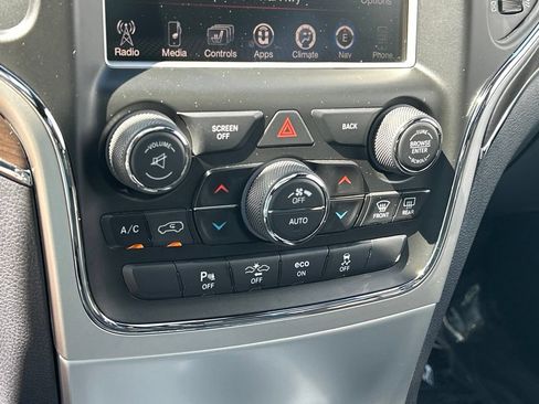 Used 2015 Jeep Grand Cherokee Overland w/ Advanced Technology Group AWD/4WD image 32