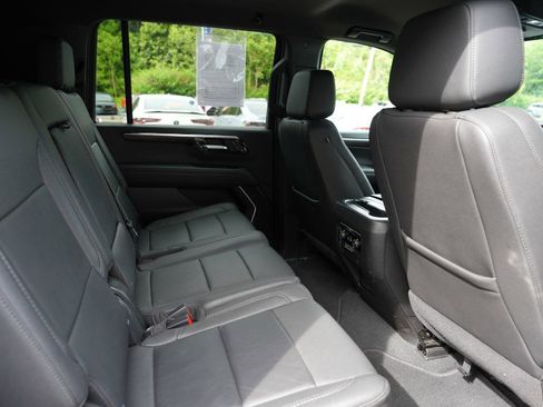 Used 2025 Chevrolet Suburban LT AWD/4WD image 21