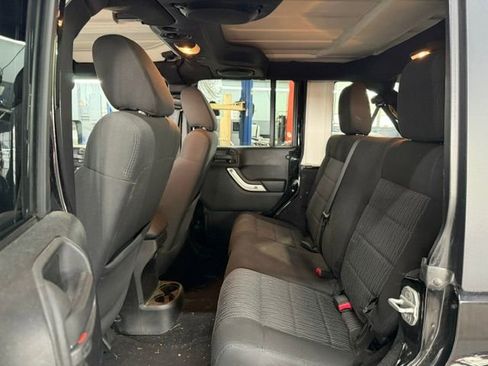 Used 2011 Jeep Wrangler Unlimited Sahara w/ Connectivity Group AWD/4WD image 7
