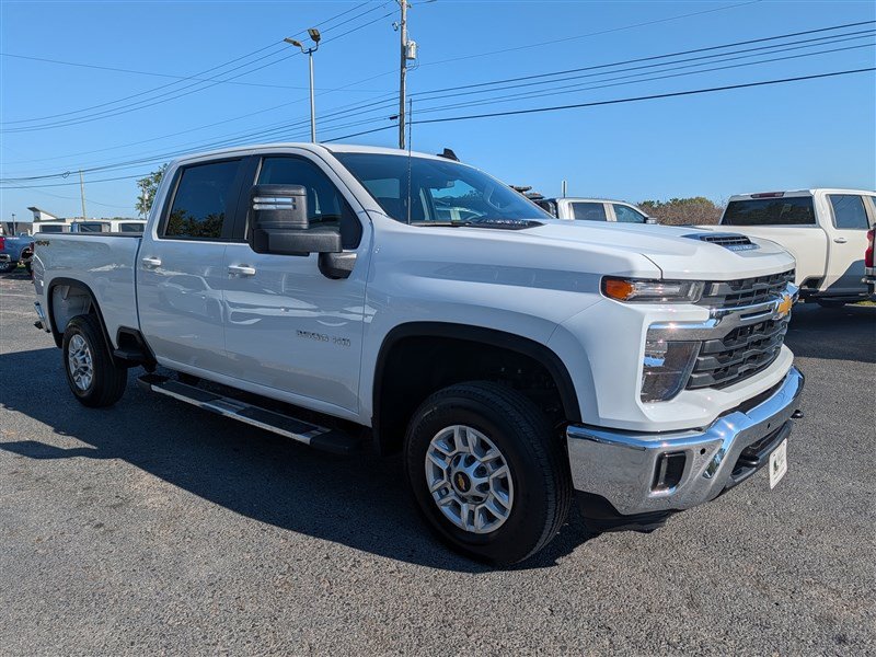 Used 2025 Chevrolet Silverado 2500 LT w/ Convenience Package AWD/4WD image 9