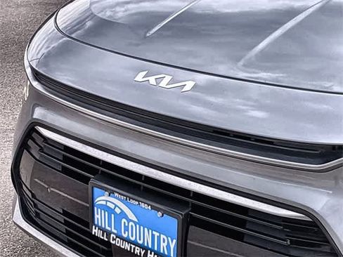 Used 2023 Kia Niro SX image 12