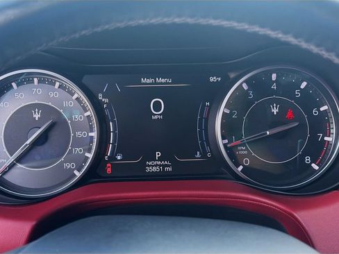 Used 2022 Maserati Ghibli Modena Q4 AWD/4WD image 11
