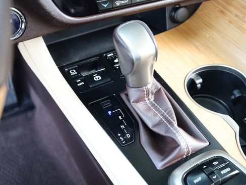 Used 2019 Lexus RX 450hL Luxury image 42