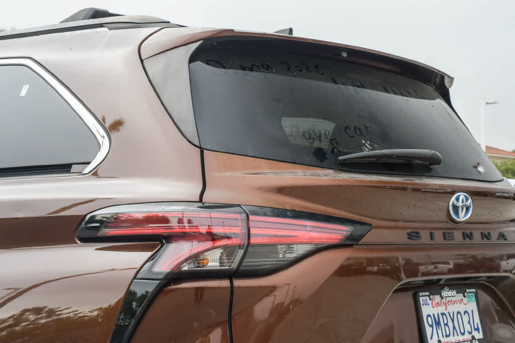 Used 2021 Toyota Sienna XLE FWD image 7