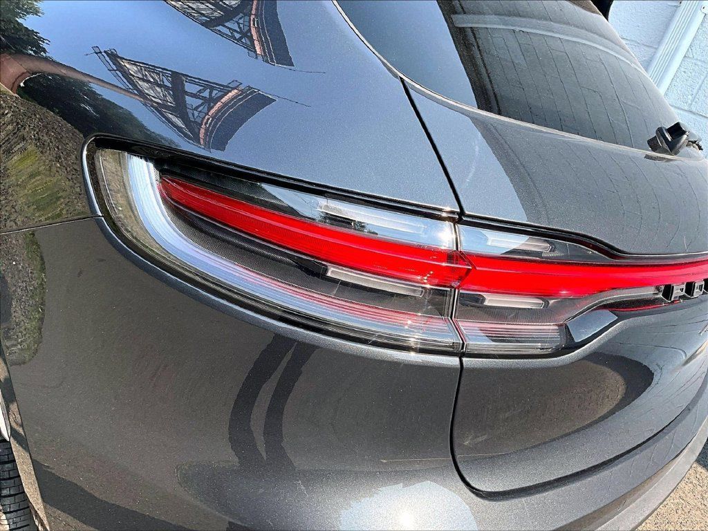 Certified 2023 Porsche Macan Turbo AWD/4WD image 31