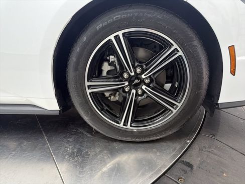 Used 2025 Ford Mustang Coupe image 9