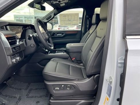 New 2026 GMC Yukon Denali image 9