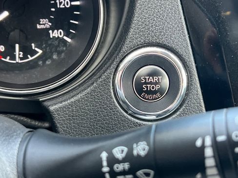 Used 2019 Nissan Rogue SL w/ Premium Package image 29