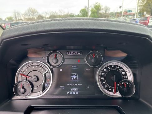 Used 2017 RAM 1500 Laramie w/ Convenience Group AWD/4WD image 16