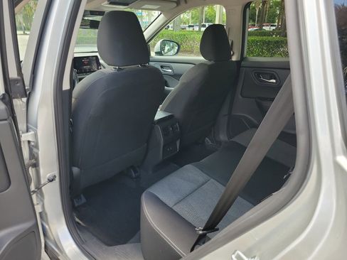 Used 2025 Nissan Rogue SV AWD/4WD image 10