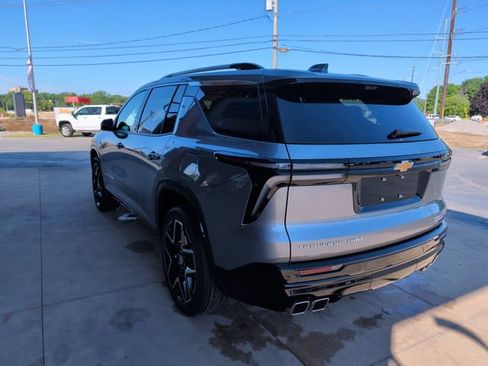 Used 2025 Chevrolet Traverse High Country w/ LPO, Floor Liner Package AWD/4WD image 6